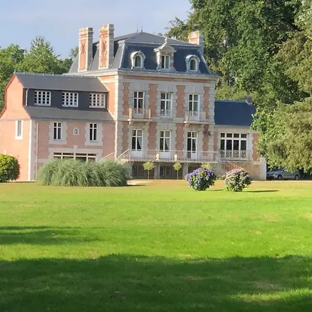 Chateau De La Chasse Beauvais * Romagne (Ille-et-Vilaine)