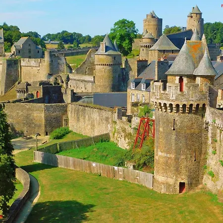 Chateau De La Chasse Beauvais Bed & Breakfast